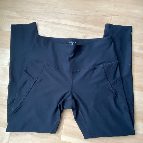NWOT Layers Capri Leggings W/Pockets - Picture 1 of 6
